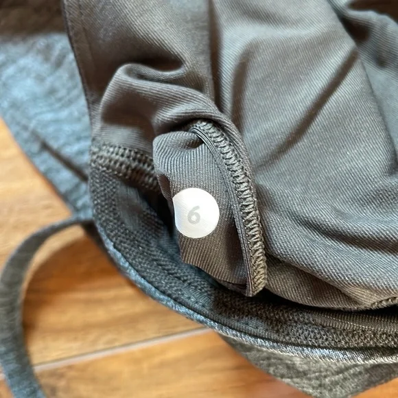 Size 6 Lululemon fitted tank - Picture 8 of 8